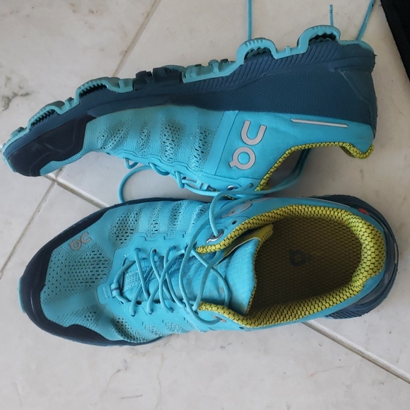 ON womans trail running shoes 7 - Picture 13 of 16